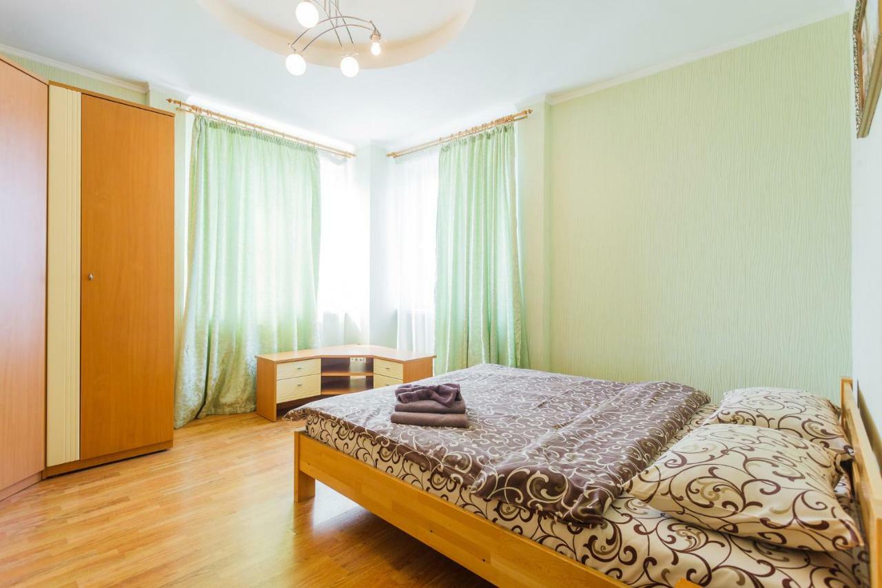 Апартаменты Возле Мвц Kiev Exterior foto